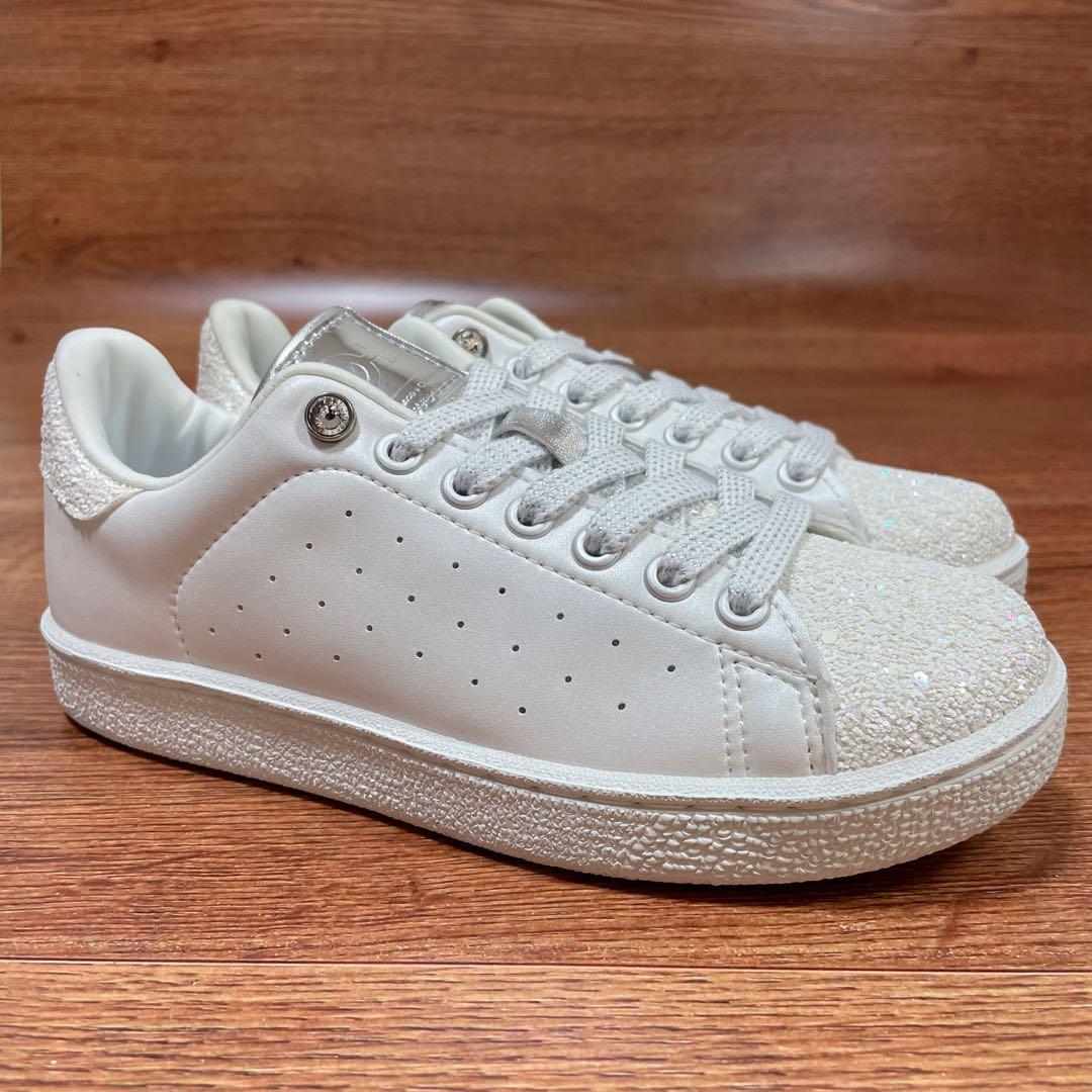新品未使用品✨プラスダイアナ　スニーカー　グリッター　ホワイトパール　シルバー