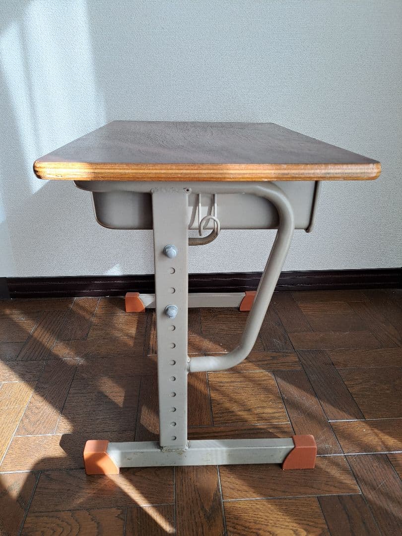 【送料無料】 オカムラ necos 学校 学習机 椅子 高さ調整可能　②