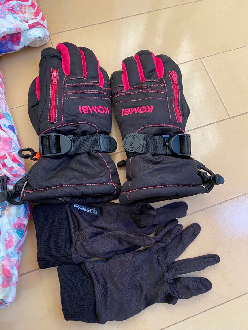 子ども用スキーウェア、アクセサリー、ヘルメットセット