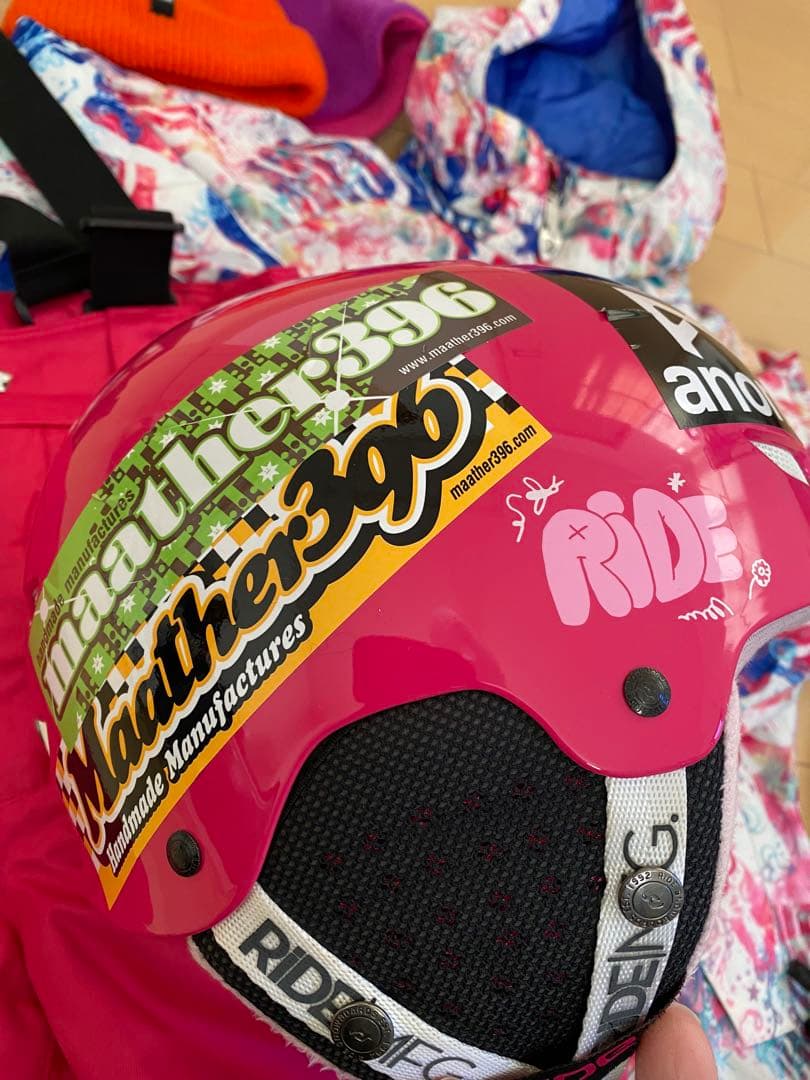 子ども用スキーウェア、アクセサリー、ヘルメットセット