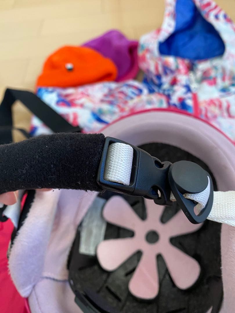 子ども用スキーウェア、アクセサリー、ヘルメットセット