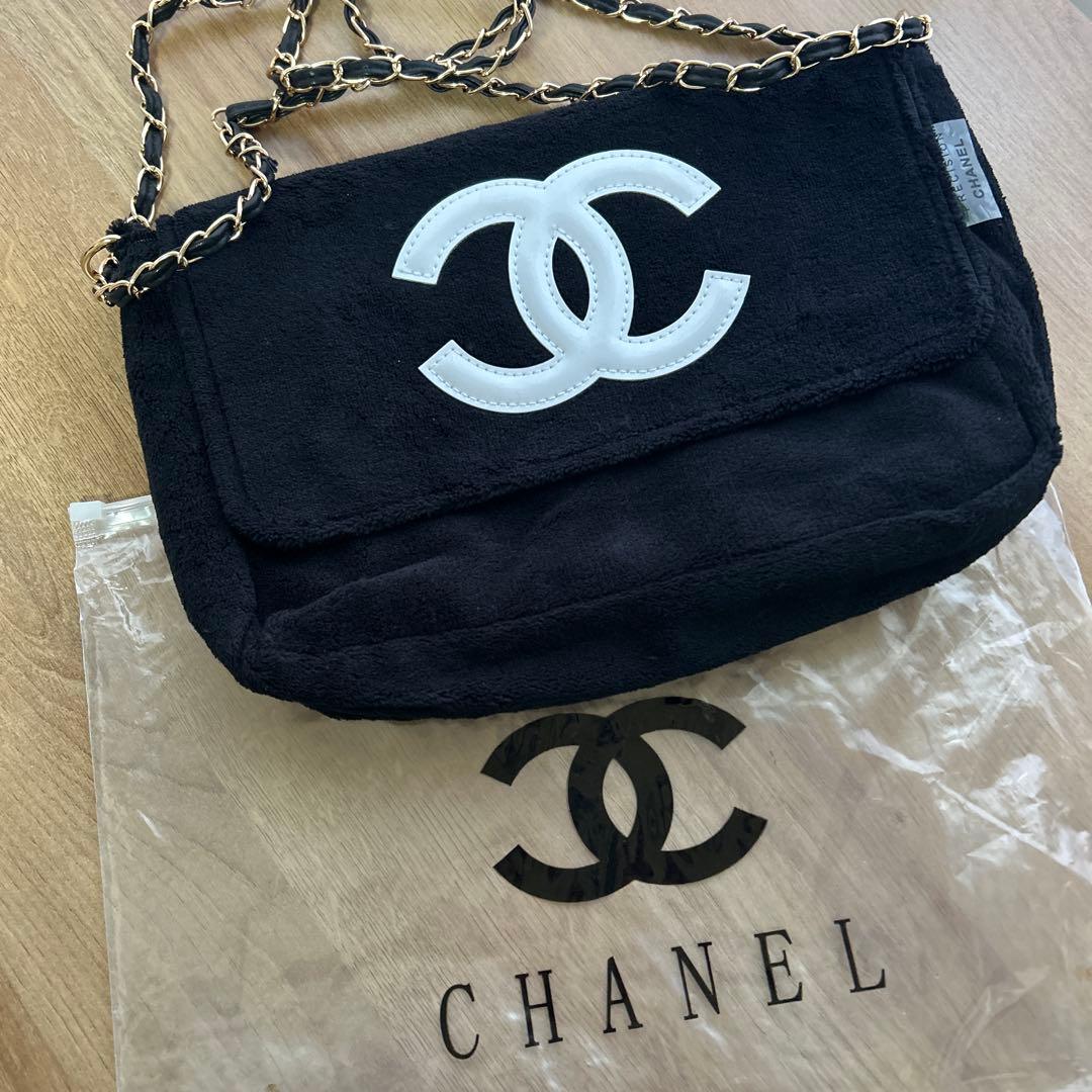 れいCHANEL シャネル ミニバッグ ポーチ ブラック×ホワイトロゴ︎︎︎︎︎︎☑︎