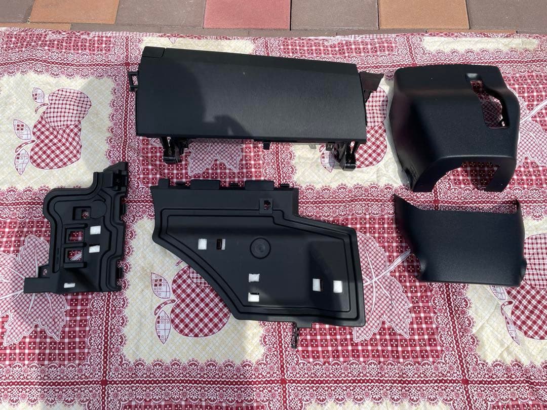 プリウス純正黒内装トリム