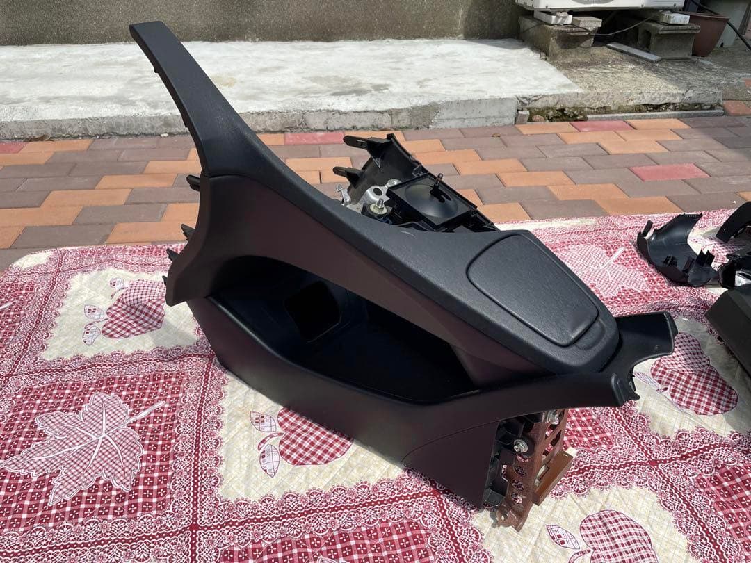 プリウス純正黒内装トリム