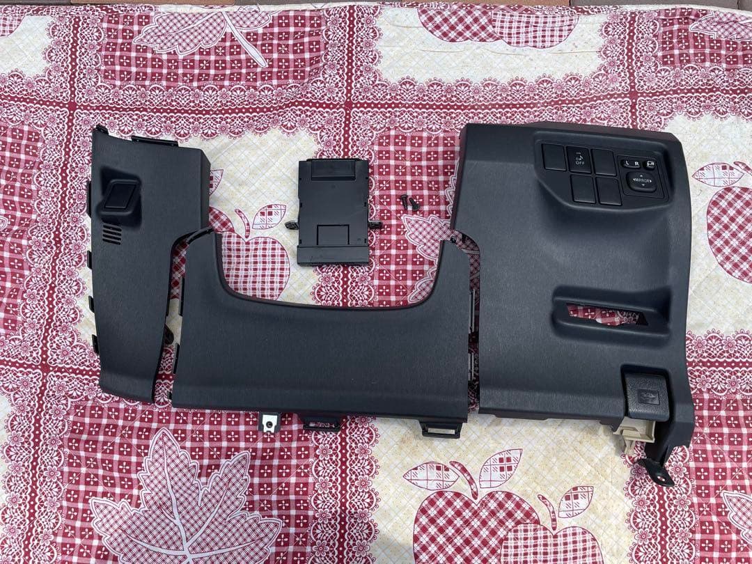 プリウス純正黒内装トリム