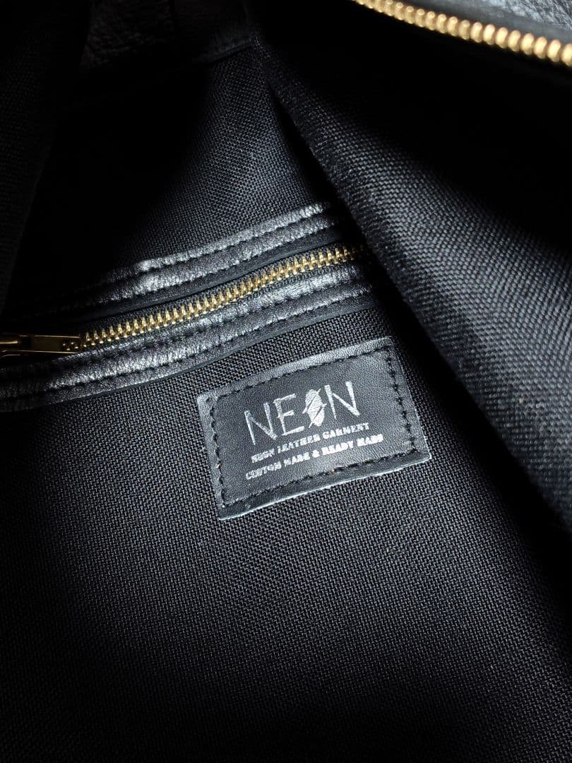 neon leather garment レザーランドリーバッグ