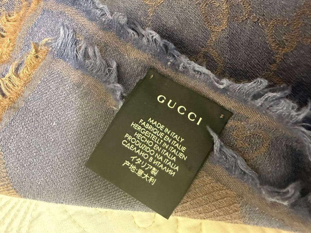 GUCCIグッチ　ダークブルーとブラウンの大判ストール