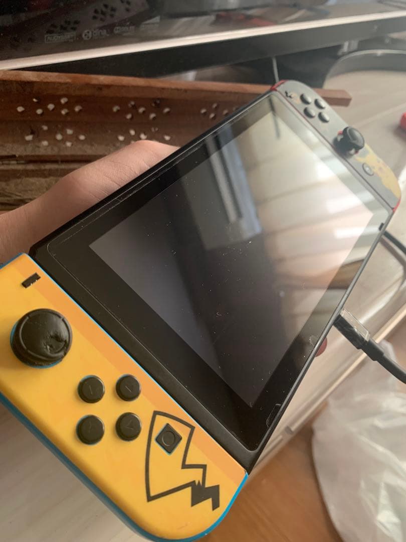 Nintendo Switch本体、テレビに繋げるケーブル