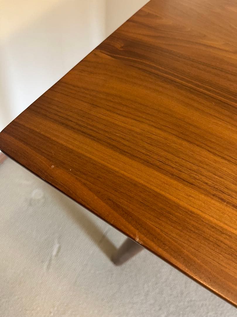 【ニトリ】ダイニングテーブル　ミドルブラウン　ウォールナット　150 たのめる便