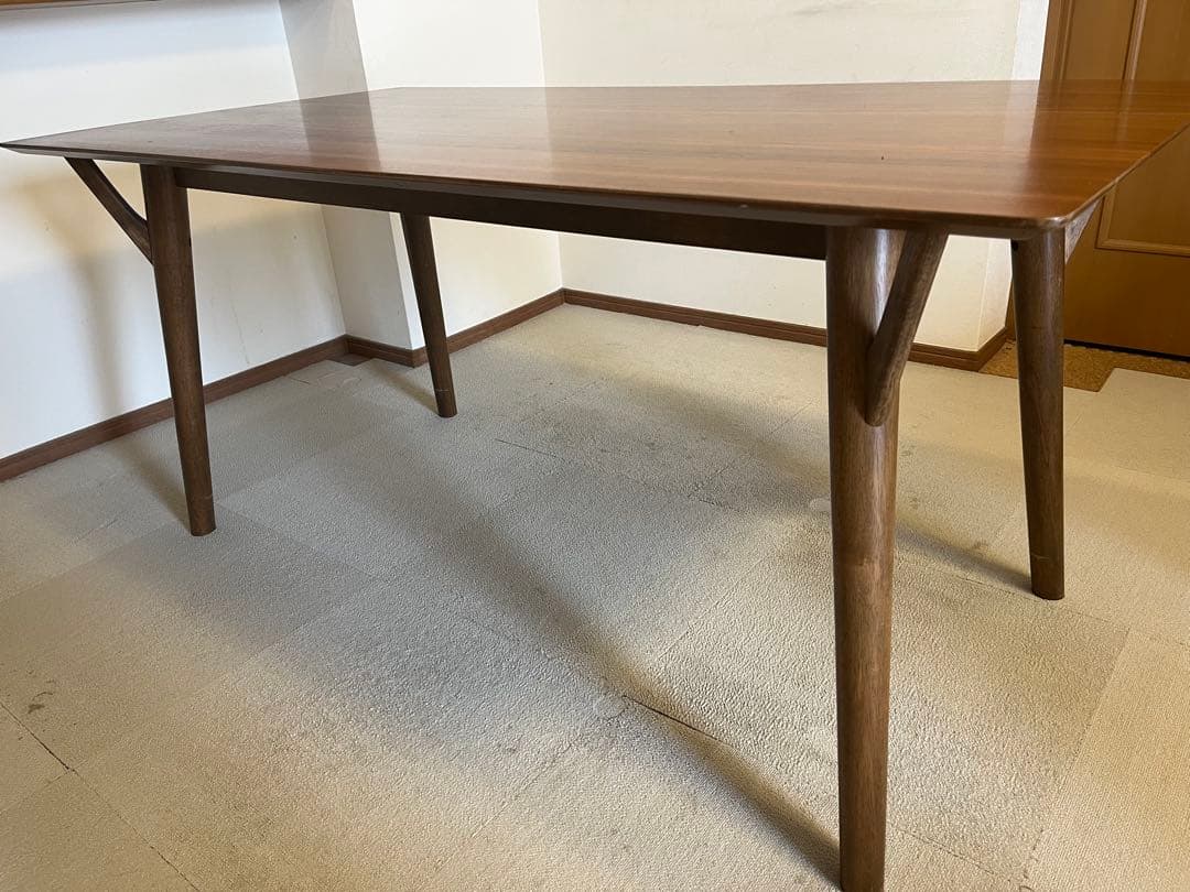 【ニトリ】ダイニングテーブル　ミドルブラウン　ウォールナット　150 たのめる便