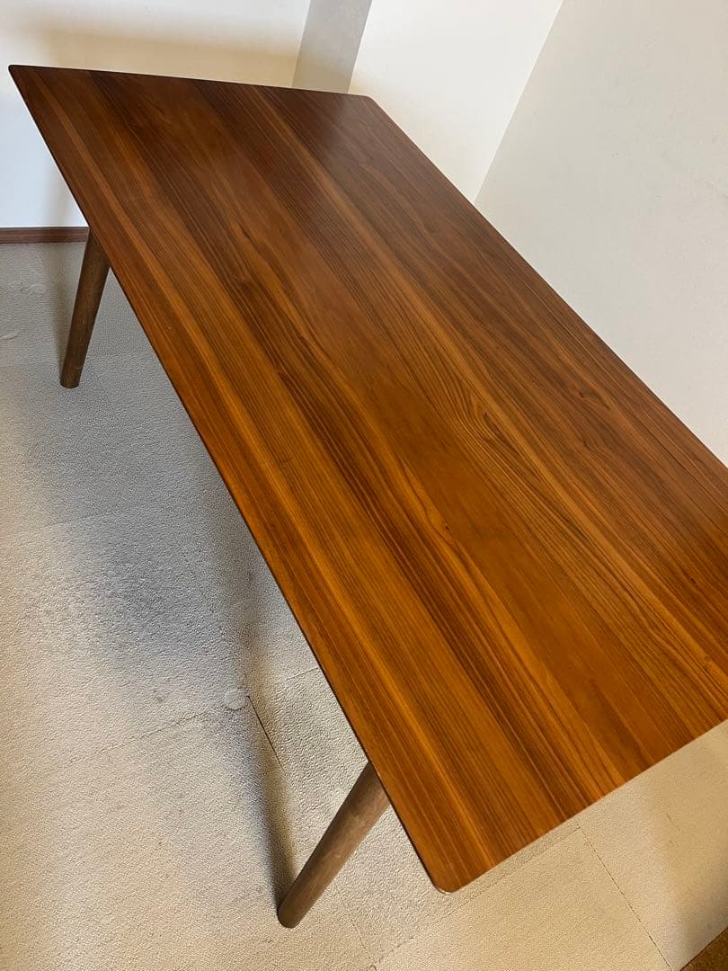 【ニトリ】ダイニングテーブル　ミドルブラウン　ウォールナット　150 たのめる便