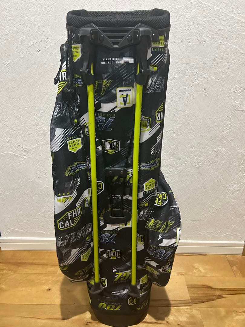 Y*様 OAKLEY スタンド型軽量キャディバッグ 黒/黄