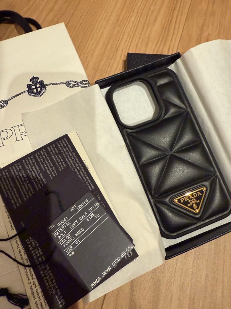 PRADA ブラックレザー iPhone14pro用ケース
