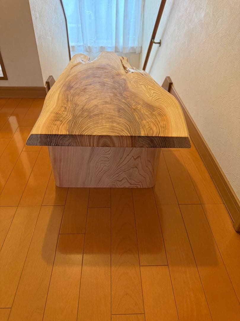 天然杉一枚板ローテーブル蜜蝋ワックス仕上げ‼️