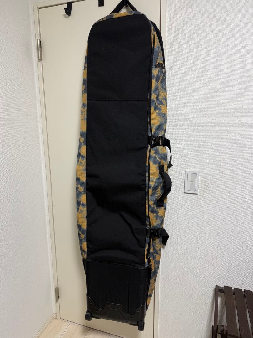 BURTON キャスター付ボードケース　156cmほど