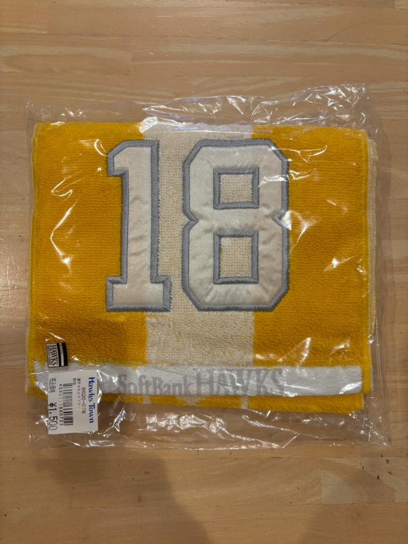 プロ野球グッズ（ダイエーホークス中心）とおまけ（リラックマグッズ、絵葉書）