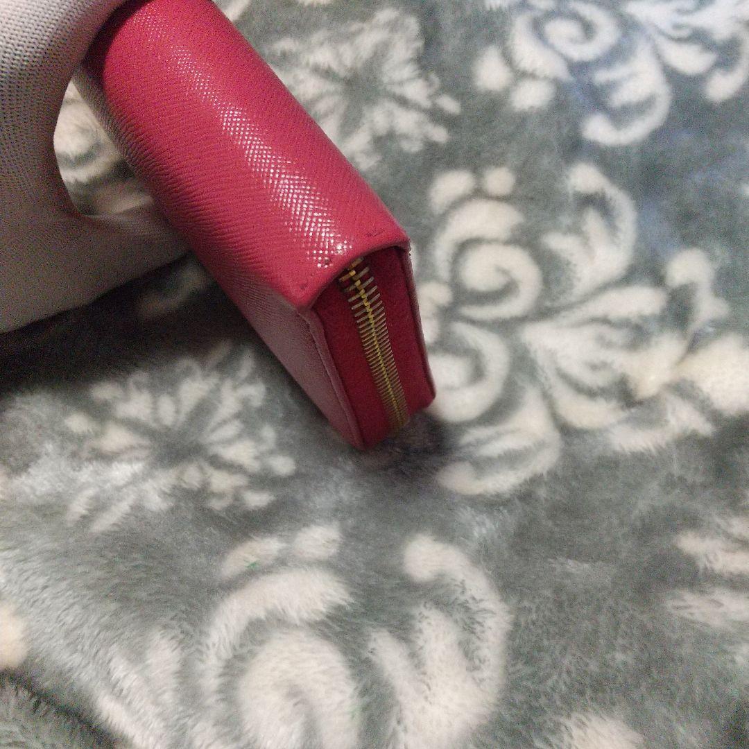 PRADAサフィアーノラウンドファスナー 長財布ピンク系