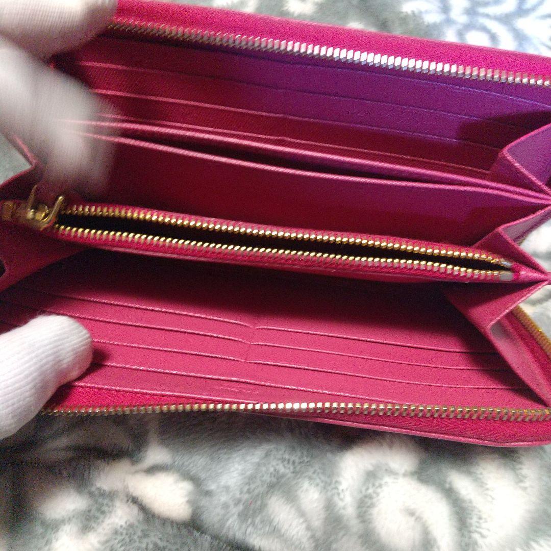 PRADAサフィアーノラウンドファスナー 長財布ピンク系