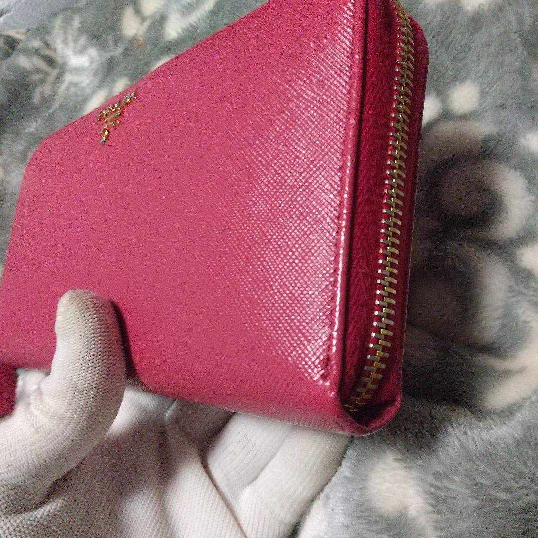 PRADAサフィアーノラウンドファスナー 長財布ピンク系