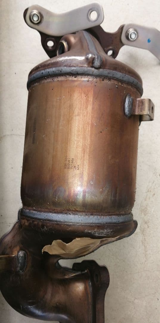 新車外しスイフトスポーツzc33s用　純正触媒キャタライザー、フロントパイプ