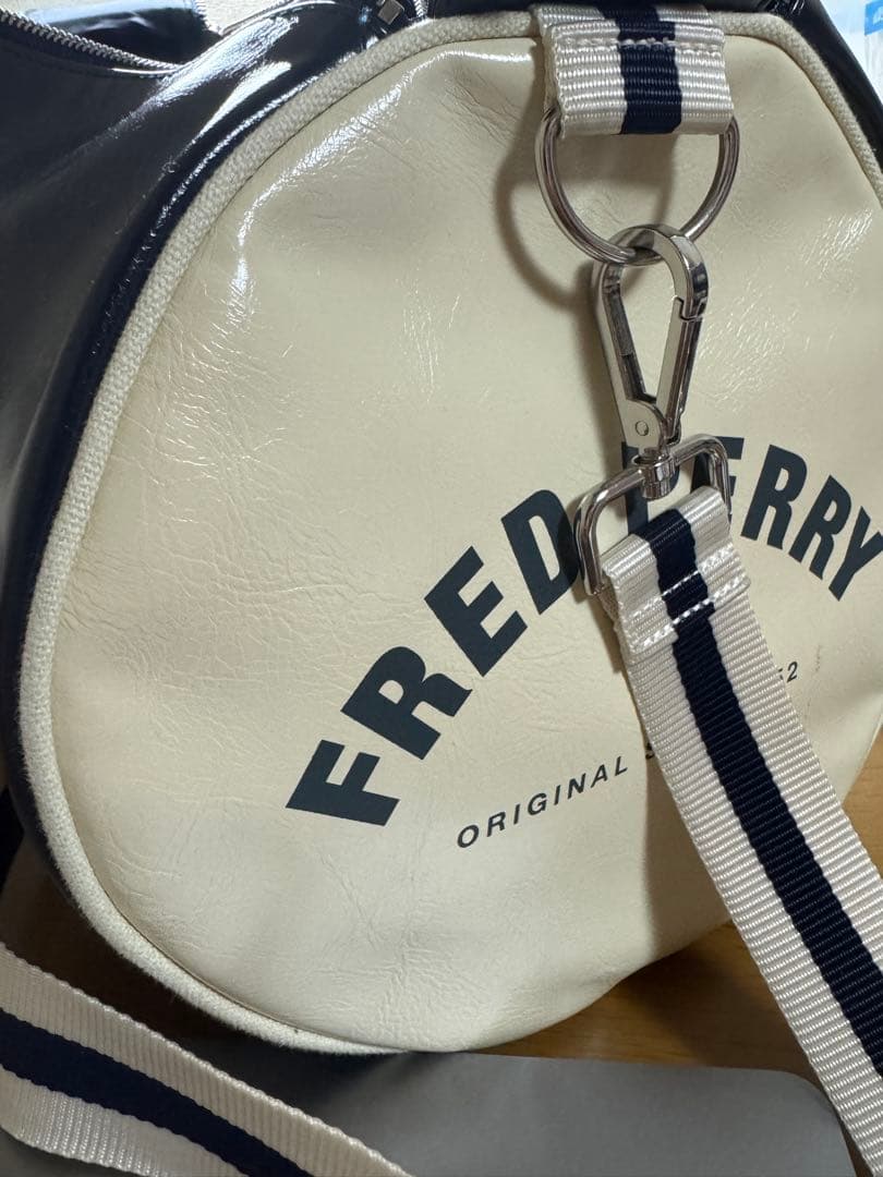 FRED PERRY ボストンバッグ アイボリー ネイビー