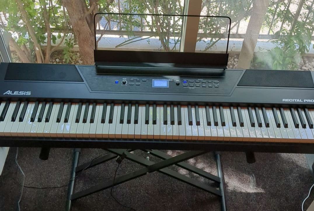Alesis Recital Pro 88鍵盤デジタルピアノ　電子ピアノ