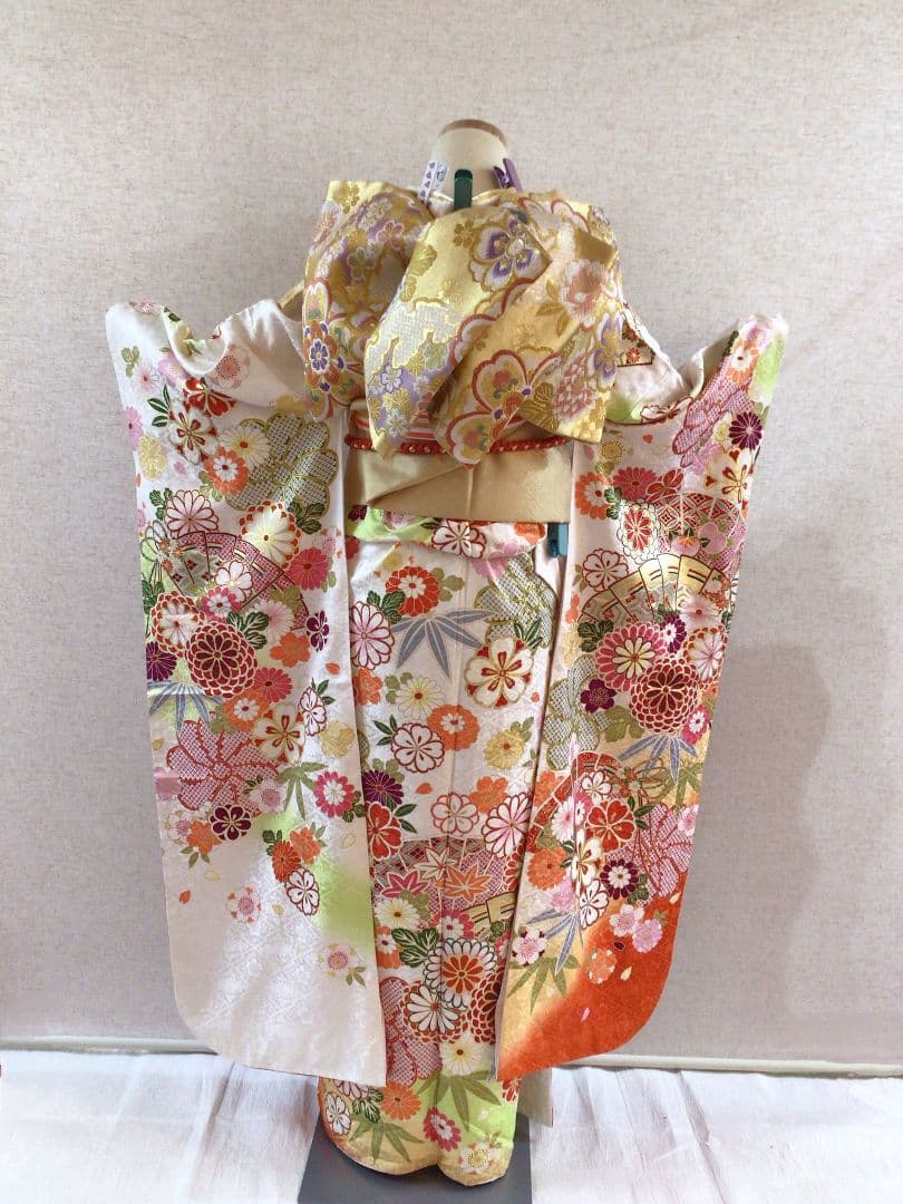 振袖、帯、重ね襟　古典　白