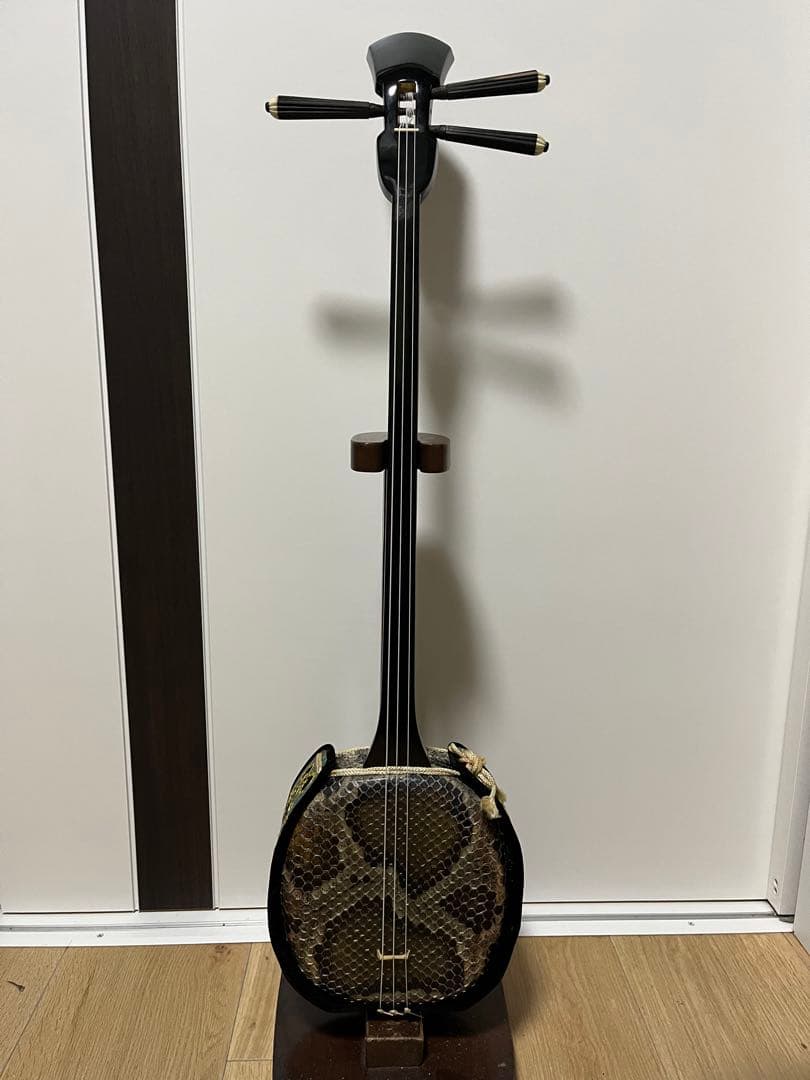沖縄三線　私の持ってる三線で１番上等❗️ 重さ載せました。