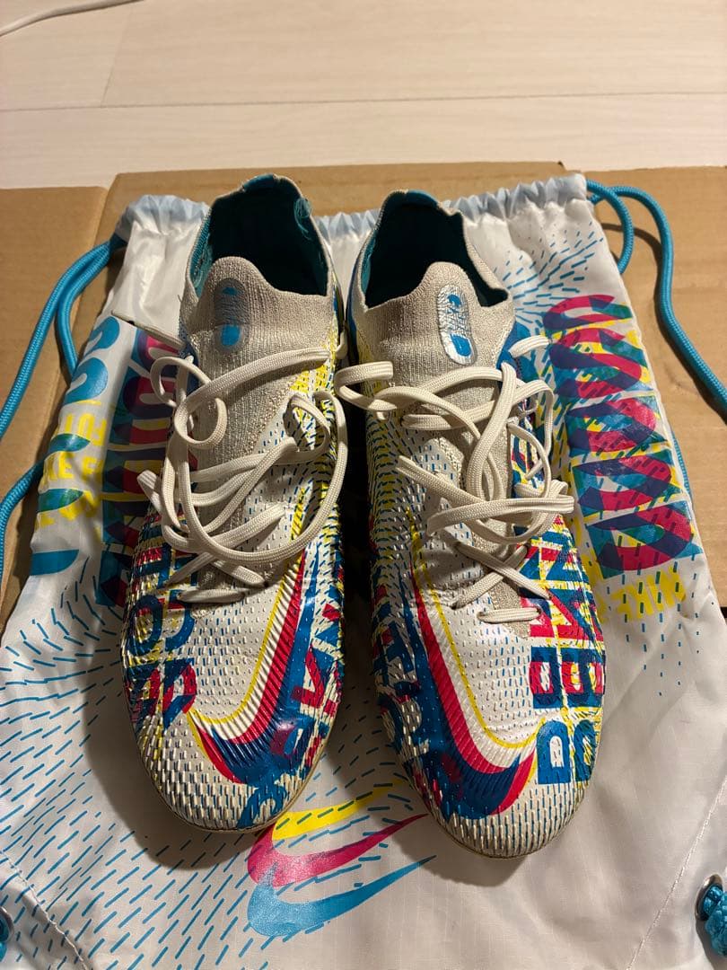 サッカーシューズ FG ホワイト/ブルー/レッド/イエロー