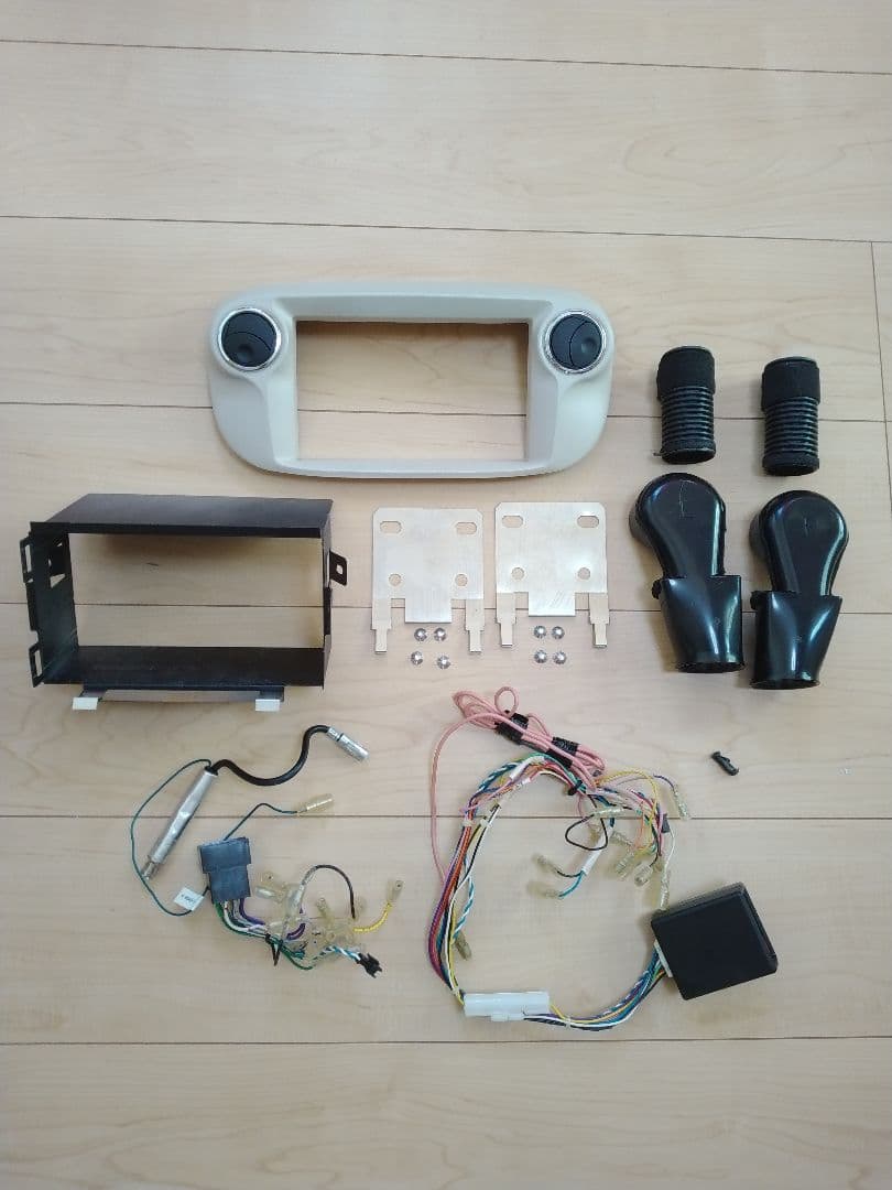 たか フィアット500前期用社外ナビ取り付けキット！ おまけ付き！