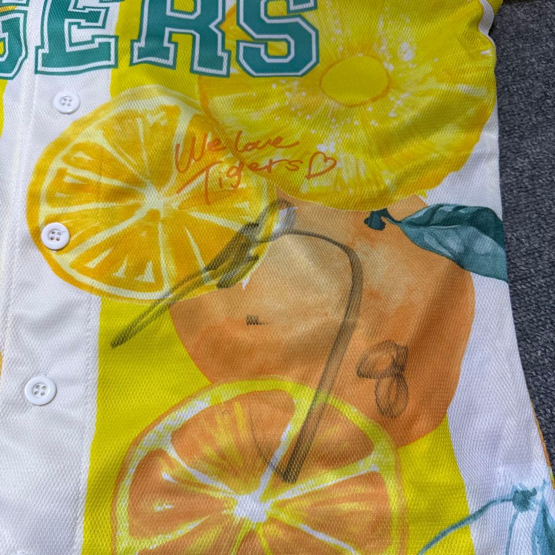 阪神タイガース　 佐藤輝明直筆サイン入りフルーツ柄ユニフォーム 女性用