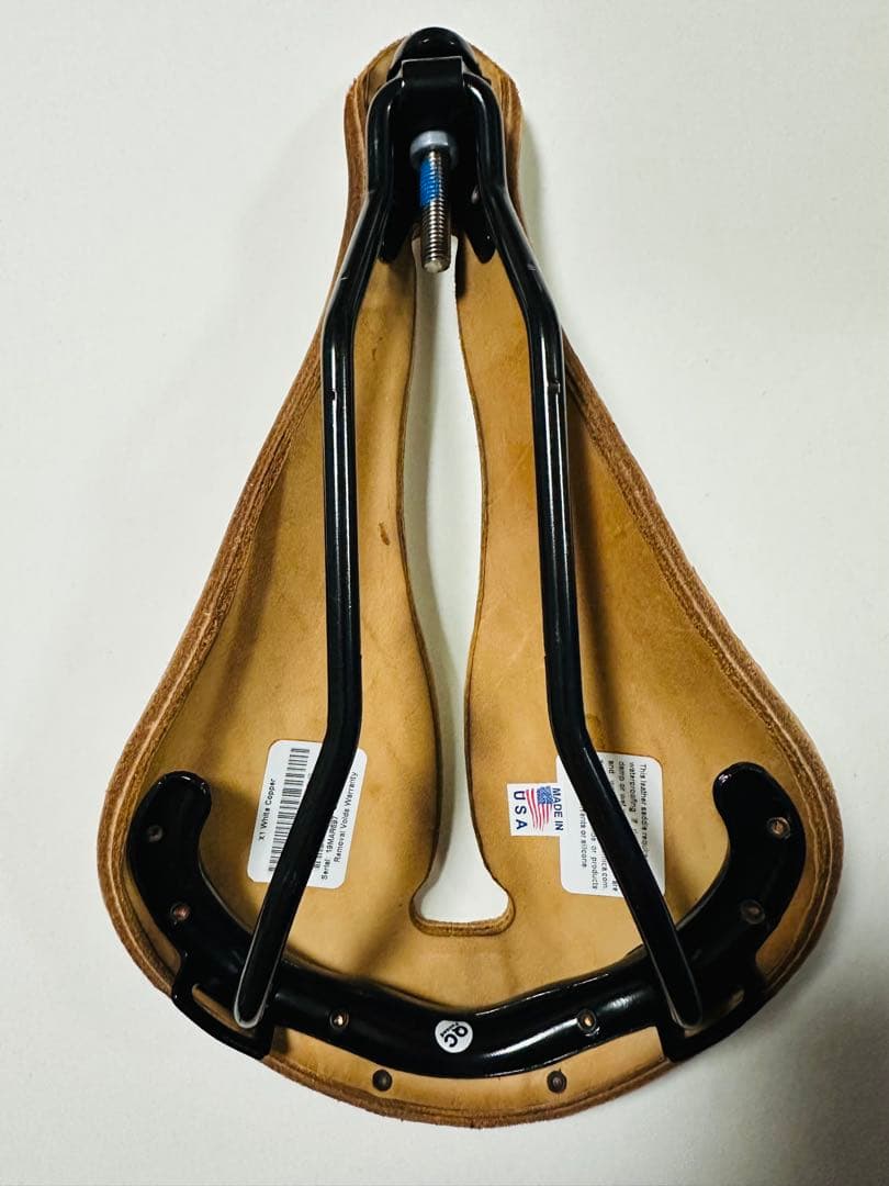 セラアナトミカ X1 WaterShed（ウォーターシェッド） サドル