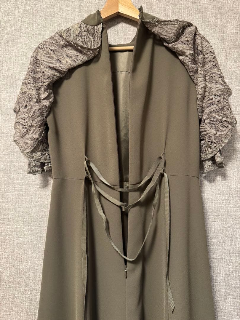 【AIMER】レースケープ風スリーブフィット＆フレアドレス/カーキ/Mサイズ