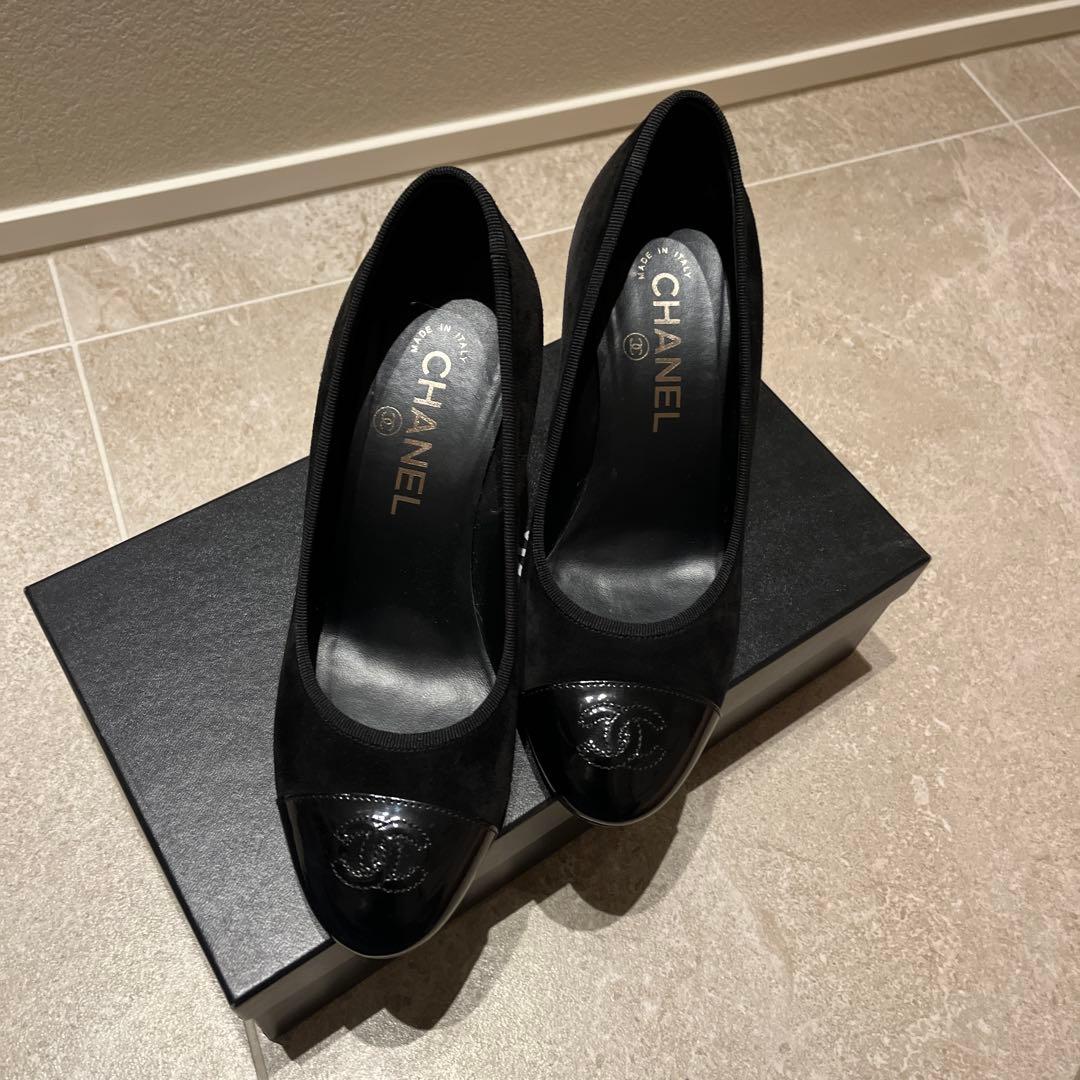 CHANEL ✨スエード　ロゴ　エナメルパンプス　美品！
