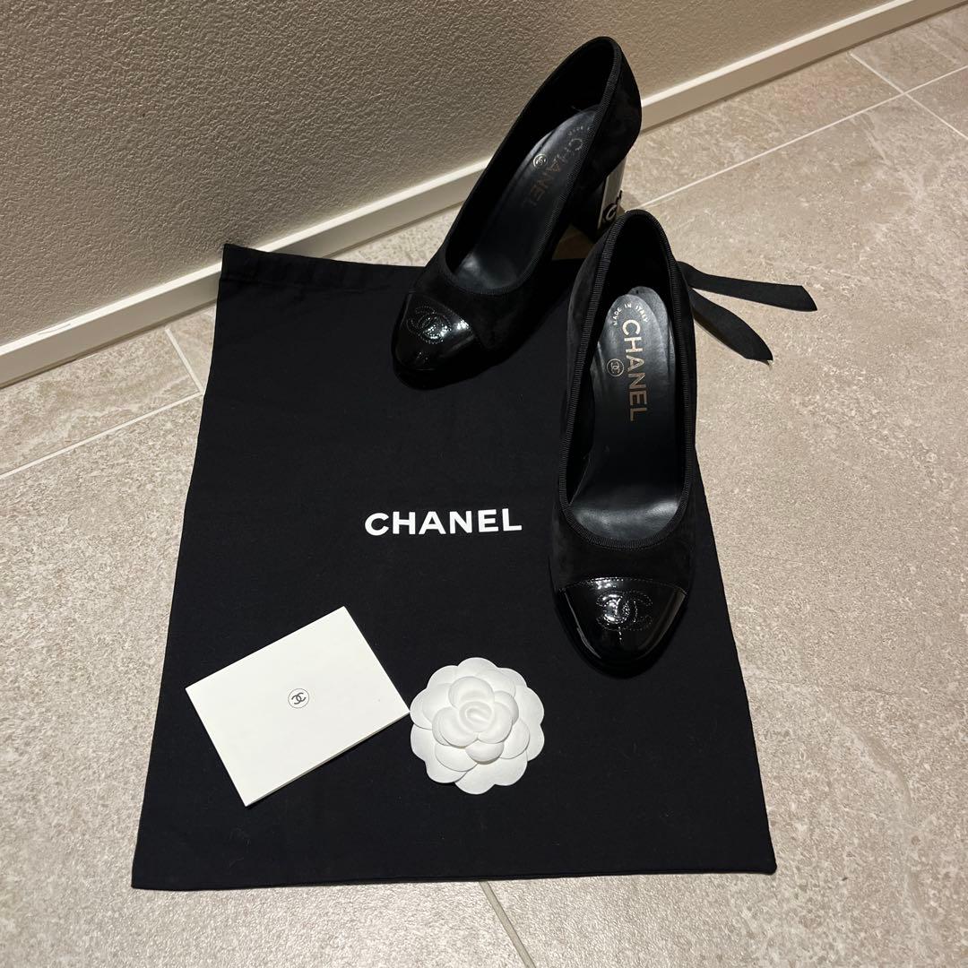 CHANEL ✨スエード　ロゴ　エナメルパンプス　美品！
