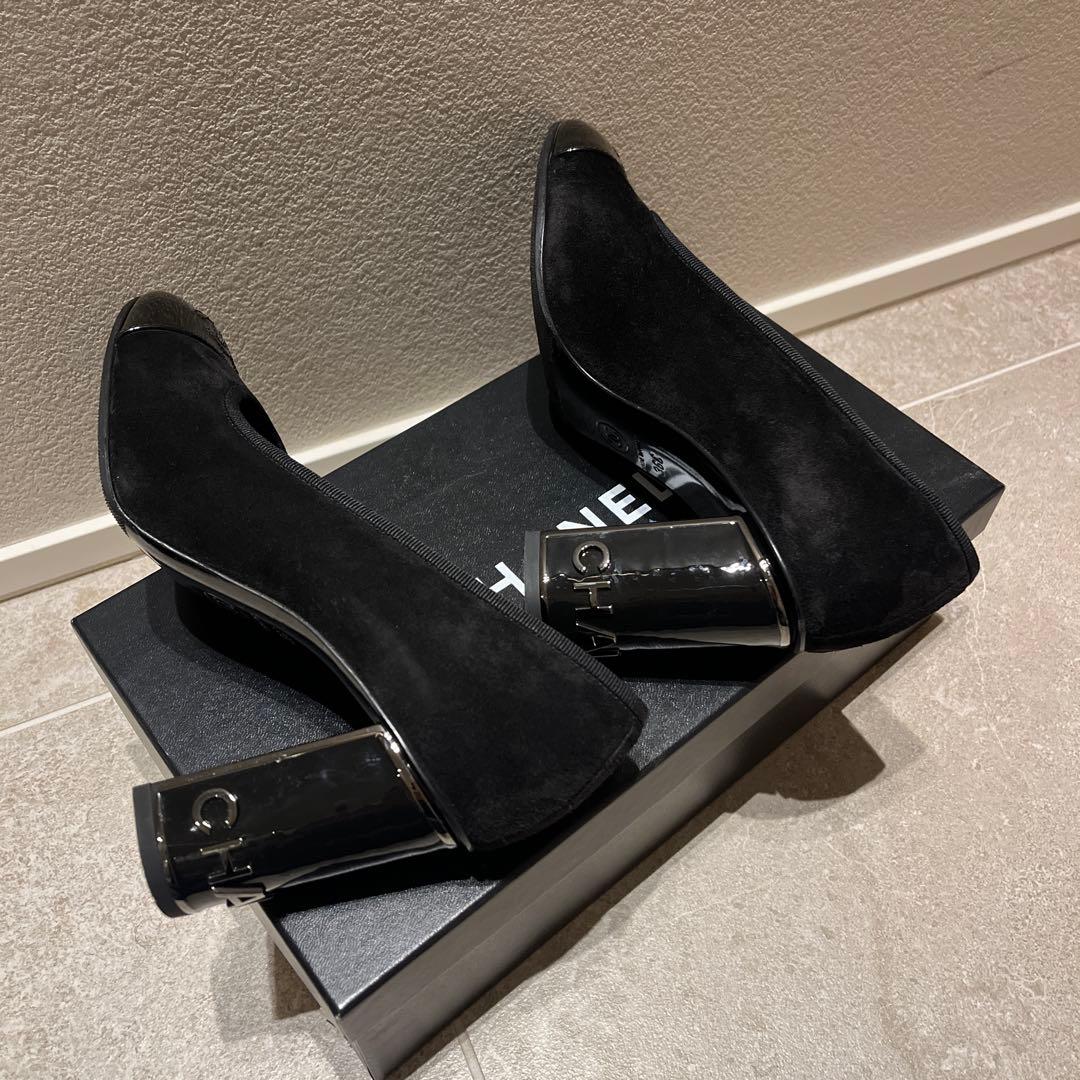 CHANEL ✨スエード　ロゴ　エナメルパンプス　美品！