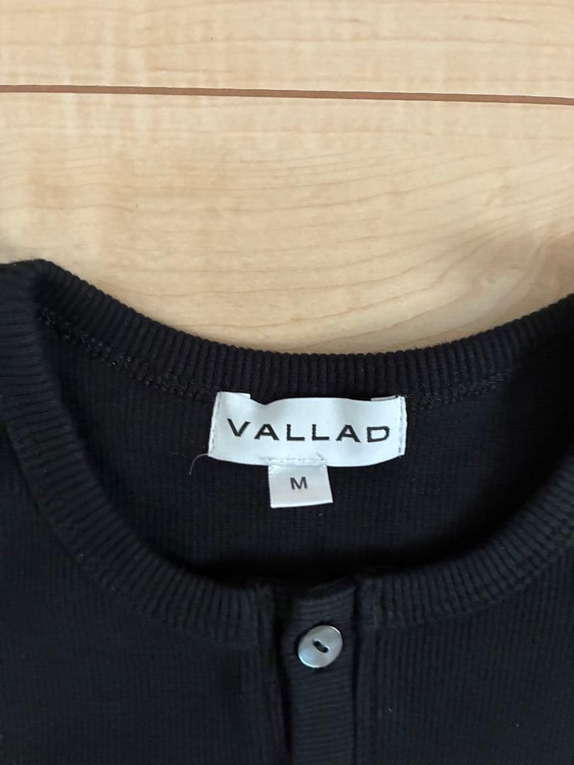 Vallad V.HENRY NECK L/Sサーマル　BLACK IO着用