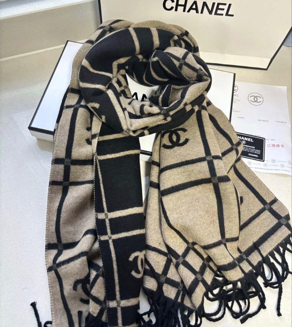 CHANEL 黒ベージュチェック柄スカーフ