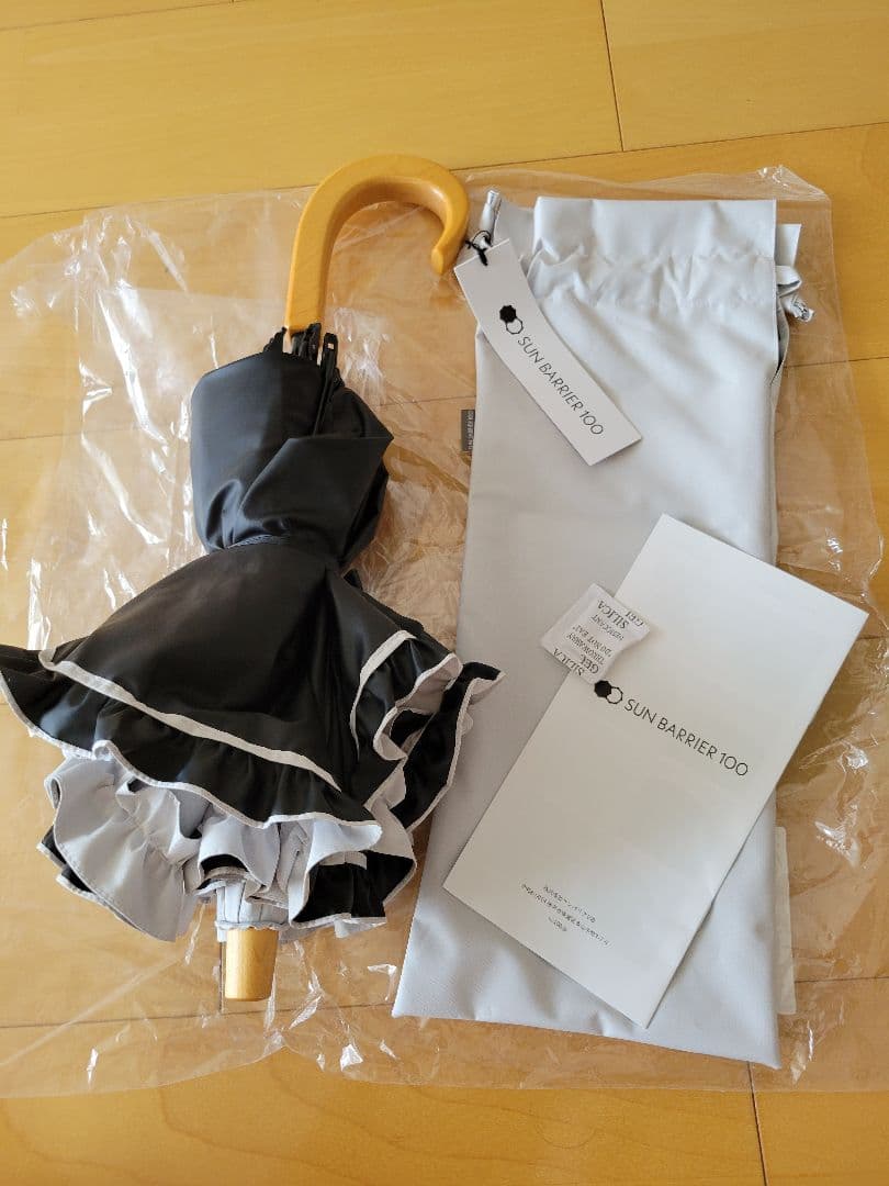 今期美品 サンバリア100 折りたたみ 日傘 2段折 フリル