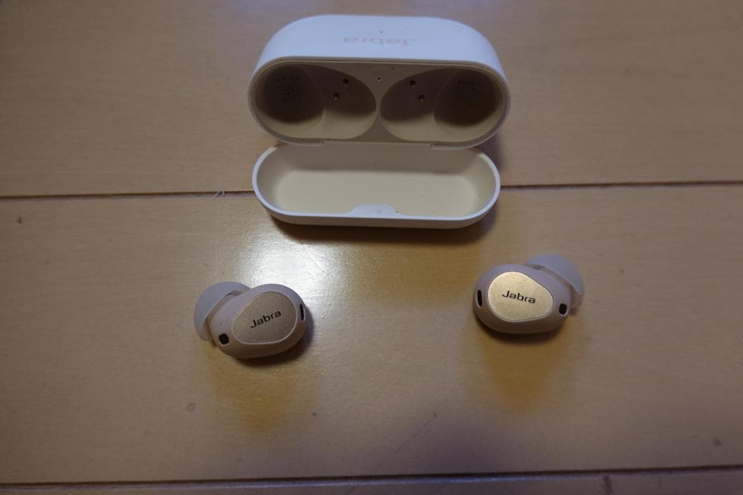 ワイヤレスイヤホン Jabra Elite 10（クリーム）