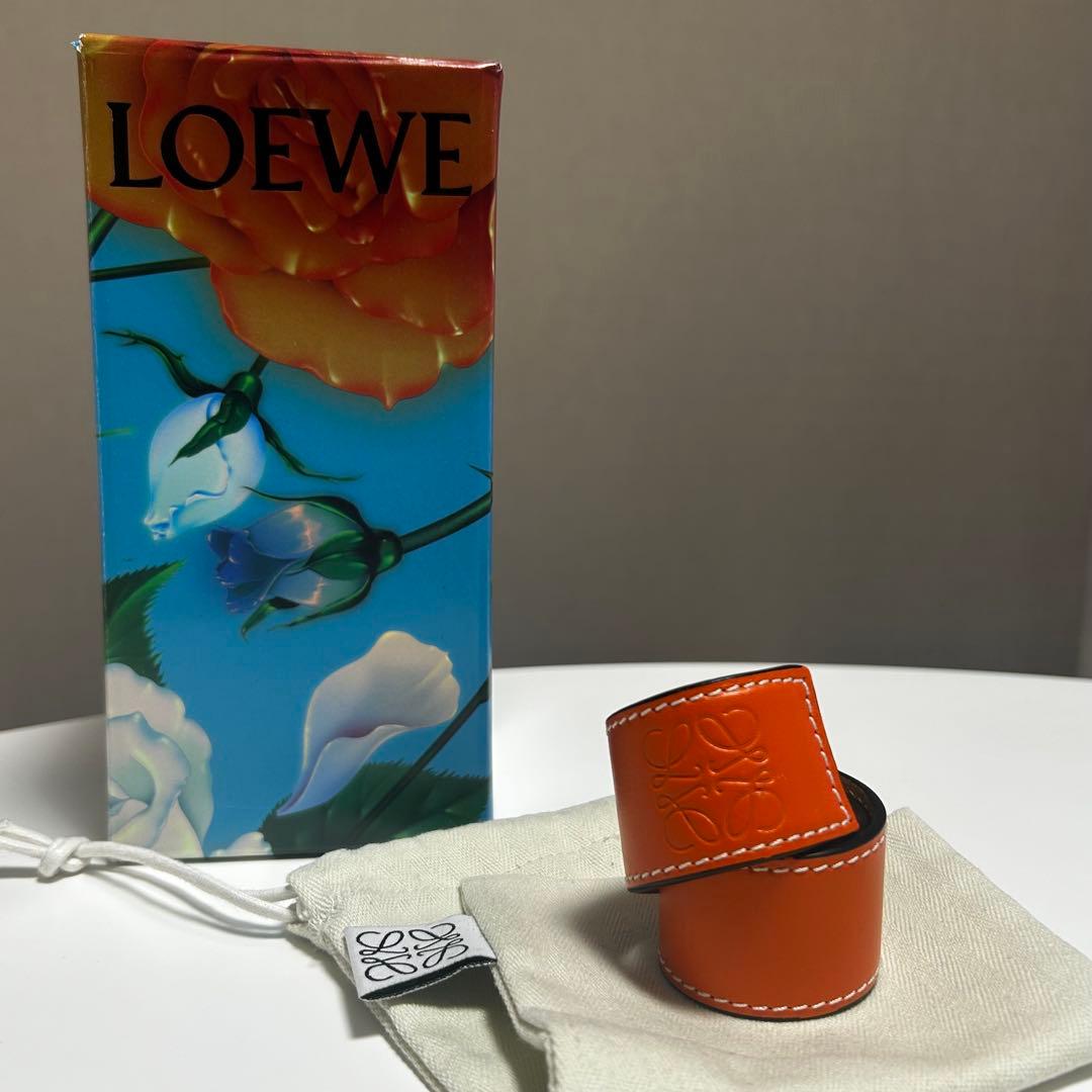 ❗️限定品❗️LOEWE レザーバングル　オレンジ 限定箱、巾着付き