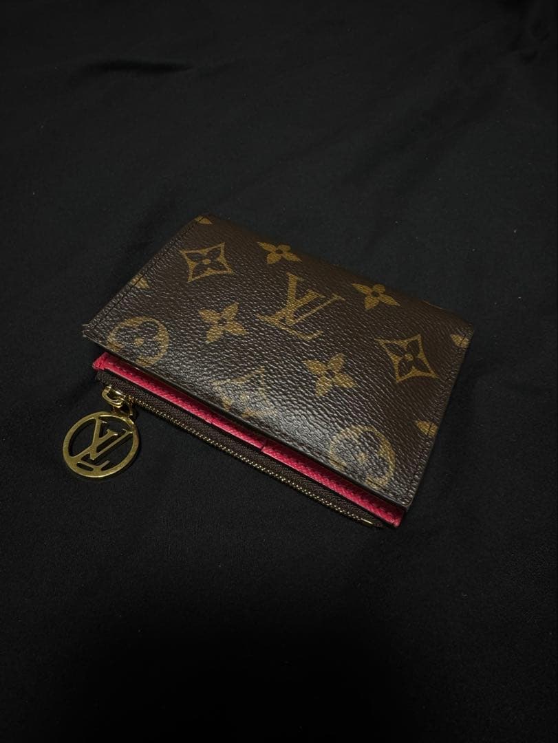 【かなちゃん】 LOUIS VUITTON 二つ折り財布