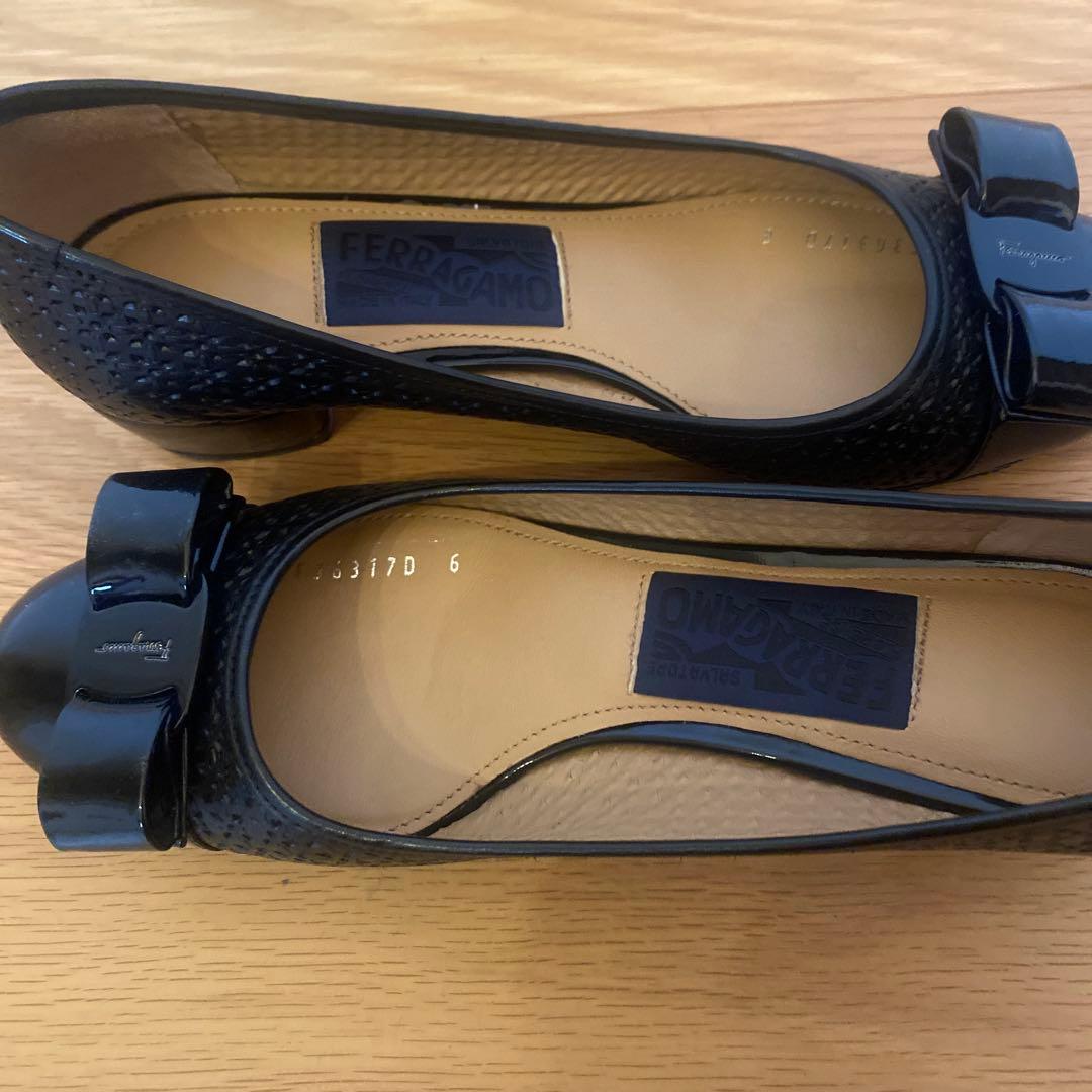 サルヴァトーレフェラガモ　リボンパンプス　ヴァラ　ブラック　6