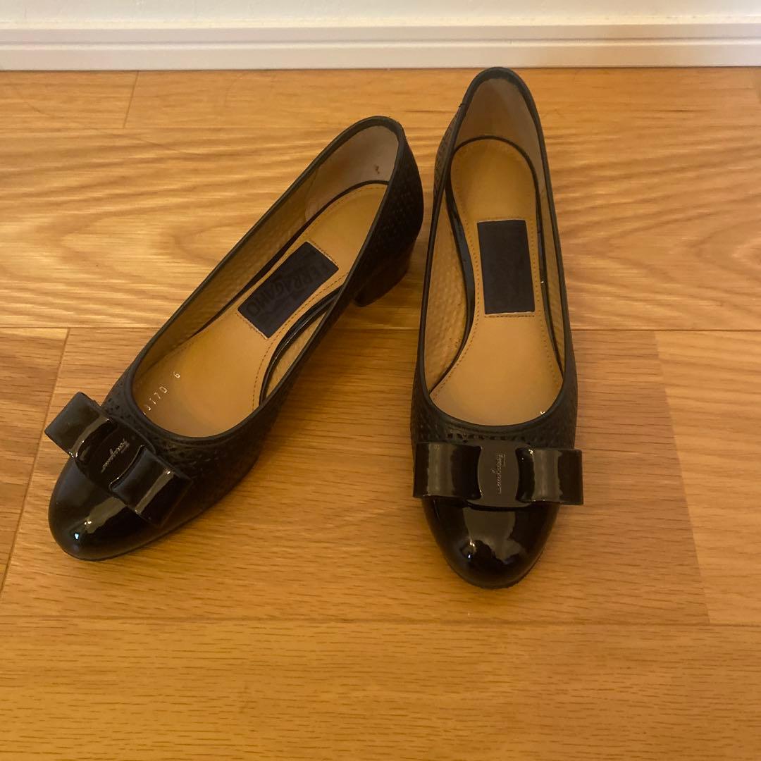 サルヴァトーレフェラガモ　リボンパンプス　ヴァラ　ブラック　6