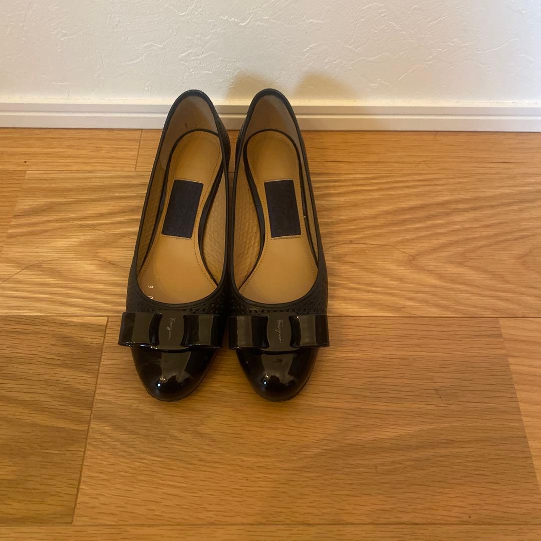 サルヴァトーレフェラガモ　リボンパンプス　ヴァラ　ブラック　6