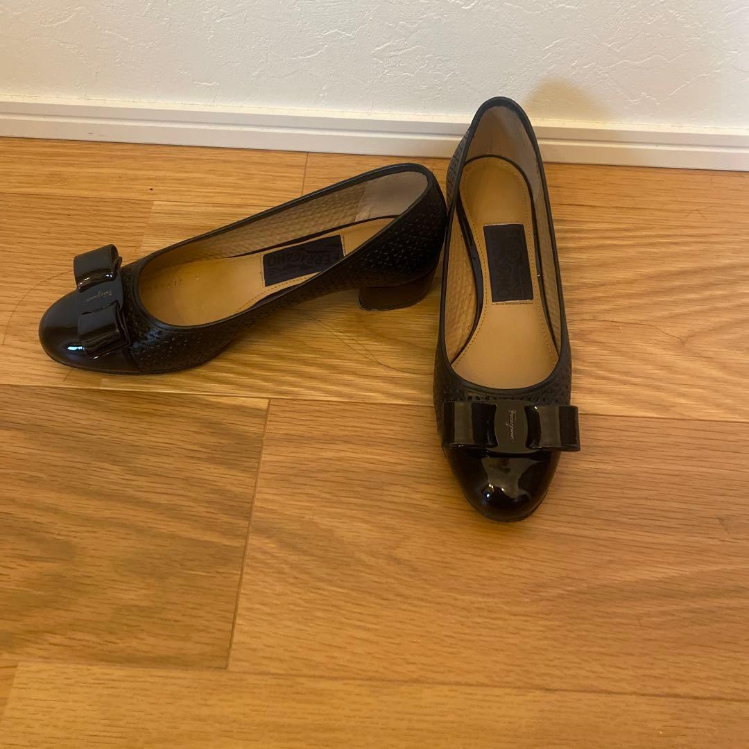 サルヴァトーレフェラガモ　リボンパンプス　ヴァラ　ブラック　6