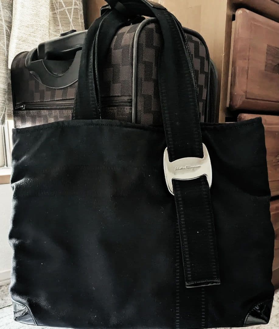Salvatore Ferragamo ブラックキャンバス地　トートバッグ