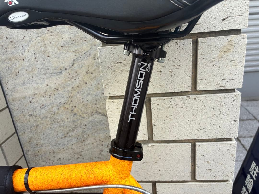 2025年モデルFUJI フェザーマッドオレンジ　カスタムピストバイク560mm