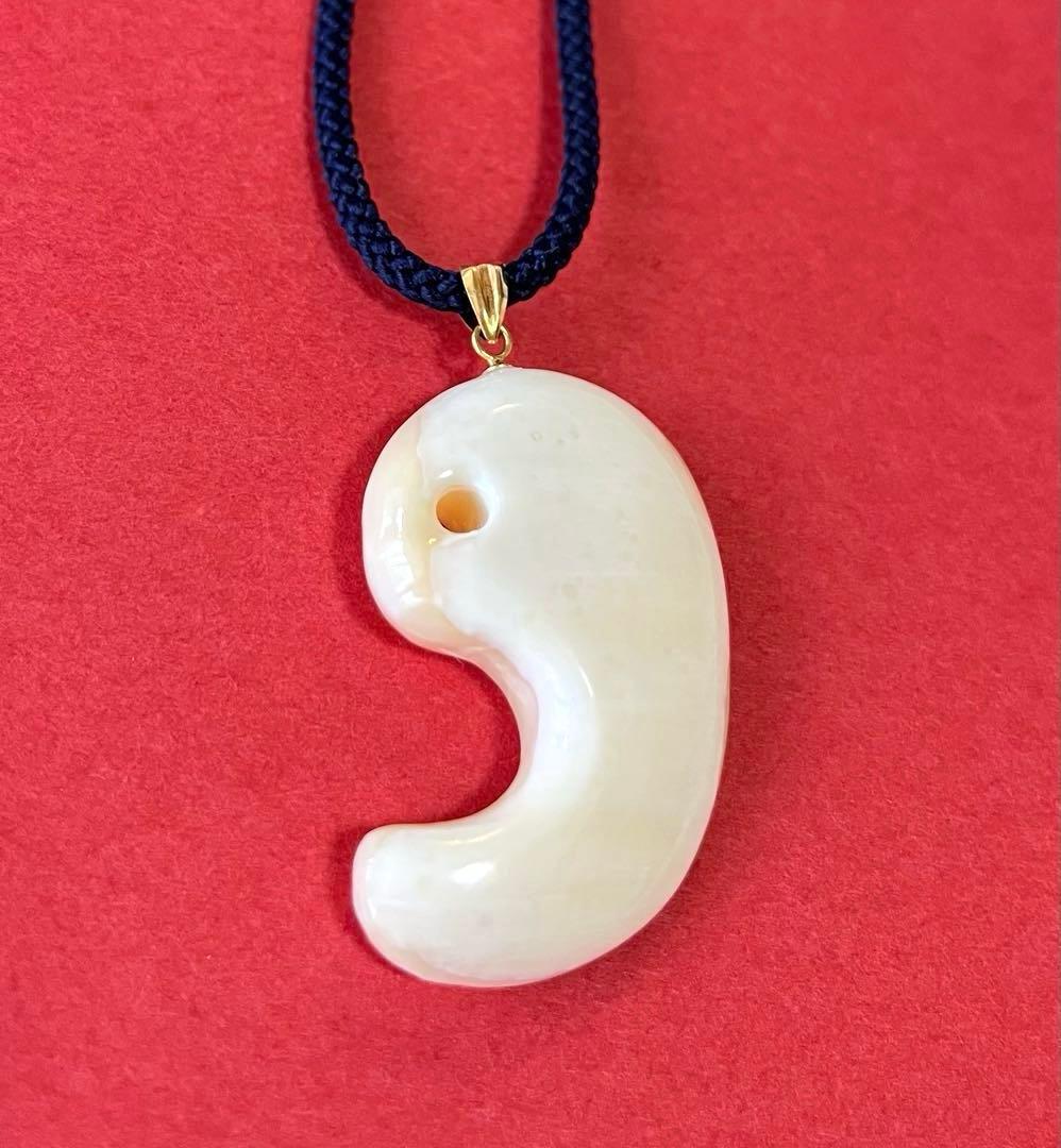 【新品・未使用】鯨牙　マッコウクジラ　鯨歯ペンダント　勾玉