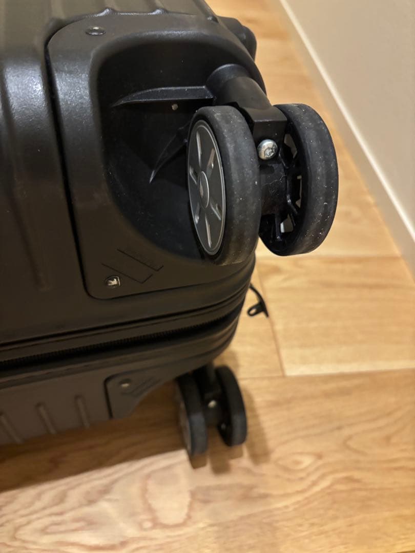 リモアキャリーケーススーツケース